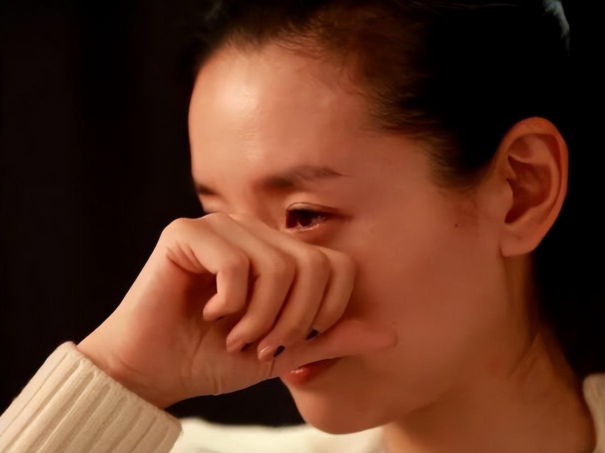 董洁首谈离婚风波影响（董洁背着丈夫潘粤明出轨丑男王大治）