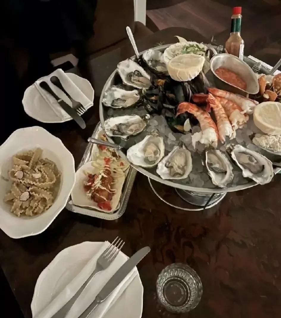 李湘女儿王诗龄被吐槽炫富（星二代王诗龄评论区晒名牌包）