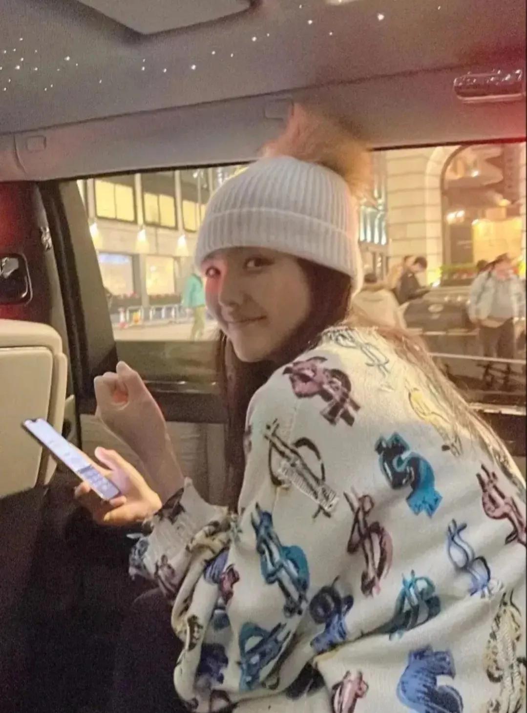 李湘女儿王诗龄被吐槽炫富（星二代王诗龄评论区晒名牌包）