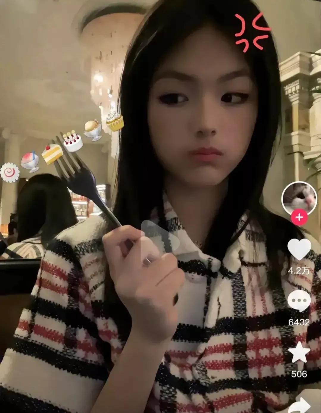 李湘女儿王诗龄被吐槽炫富（星二代王诗龄评论区晒名牌包）