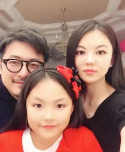 ​李湘女儿王诗龄被吐槽炫富（星二代王诗龄评论区晒名牌包）