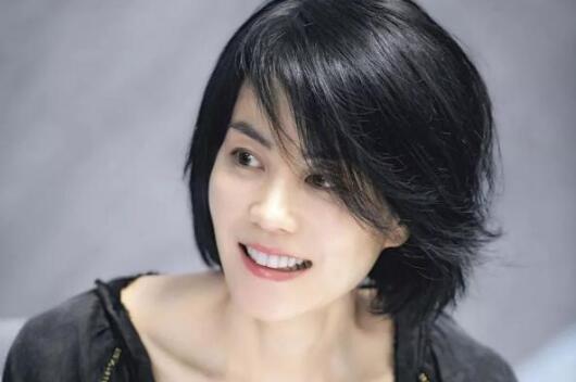 王菲也太真实了早年采访视频流出(王菲怼人采访)