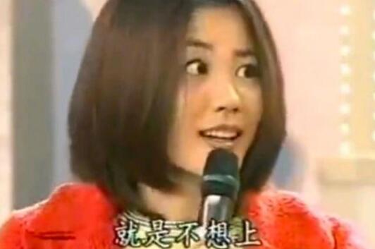 王菲也太真实了早年采访视频流出(王菲怼人采访)