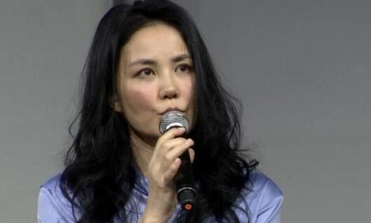 王菲也太真实了早年采访视频流出(王菲怼人采访)