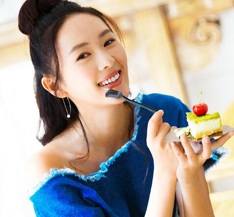 童瑶和章子怡为什么那么像 两个人是什么关系