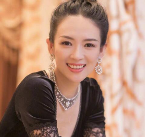 童瑶和章子怡为什么那么像 两个人是什么关系