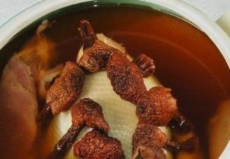 村民山中捡到13公斤超大松茸菌群(松茸菌和松茸是一样的吗)