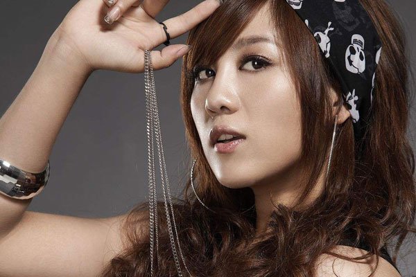 张冬玲的老公是阿宝吗 一张匹配照便说是夫妇