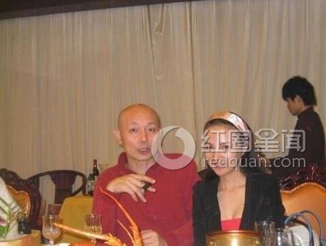 干露露内衣被当众扯下 揭干露露最近新闻