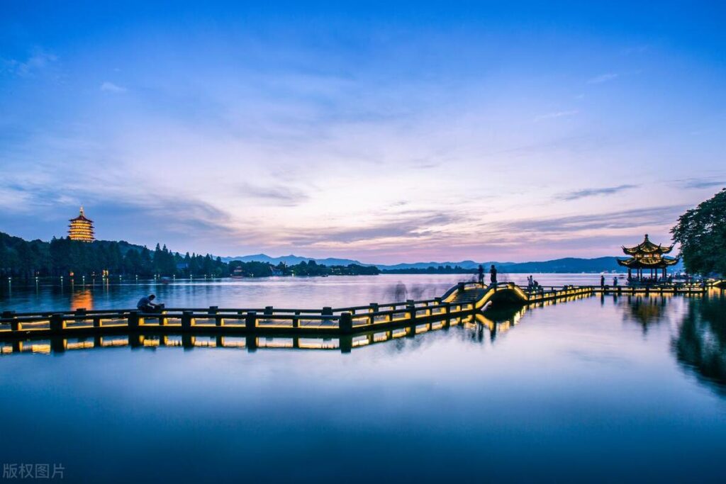 中国十大必去旅游胜地圣地_国内10大旅游景点排名