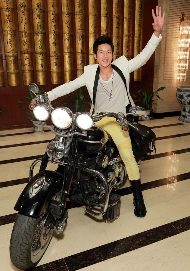 王宥胜个人资料写真作品