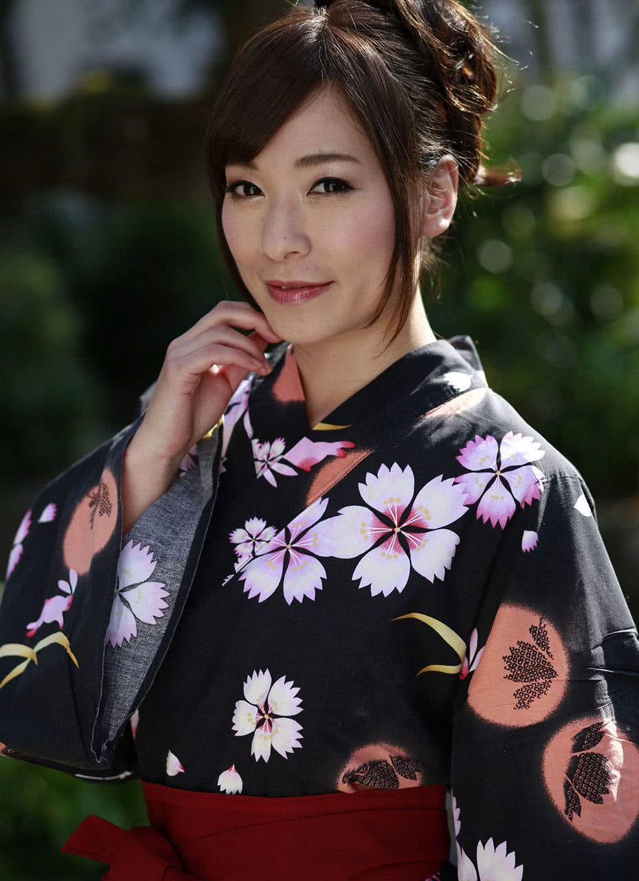 香澄果穗个人资料写真作品