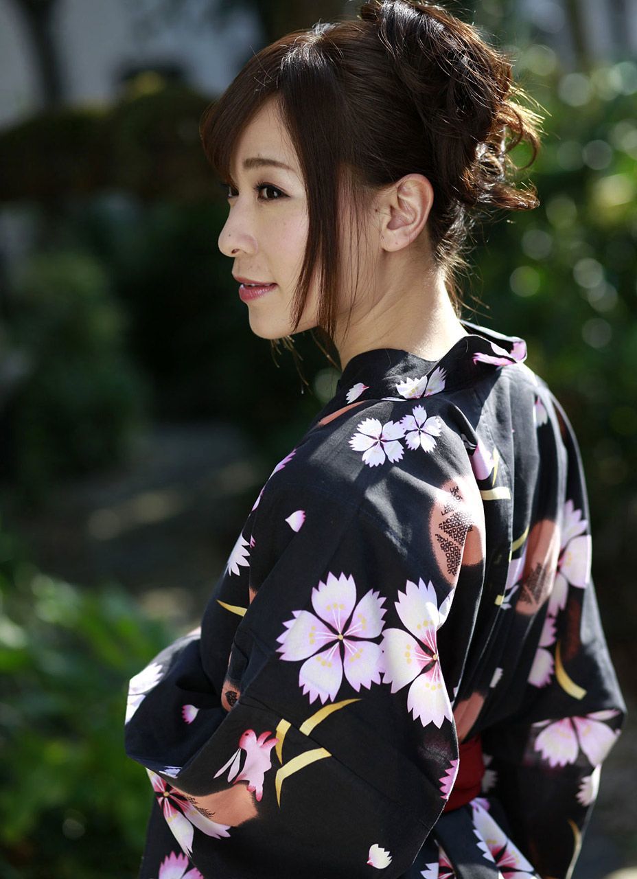 香澄果穗个人资料写真作品