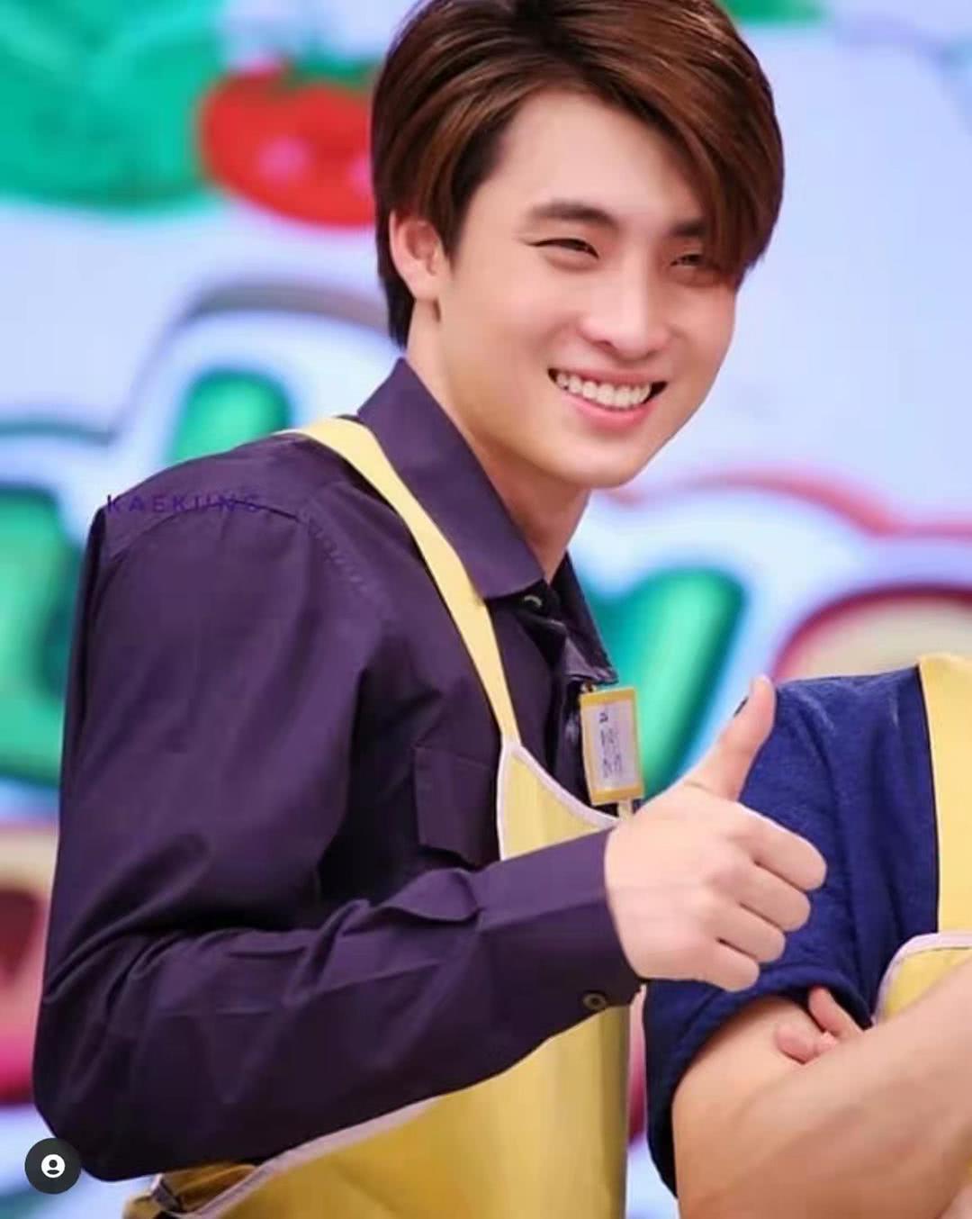 洪天逸个人资料写真作品