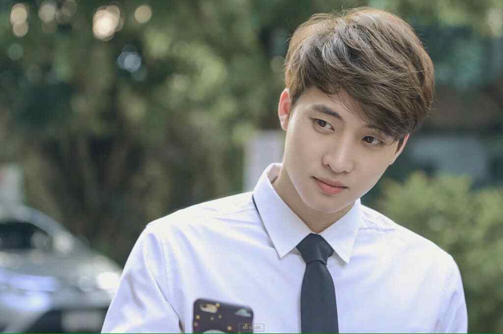 洪天逸个人资料写真作品