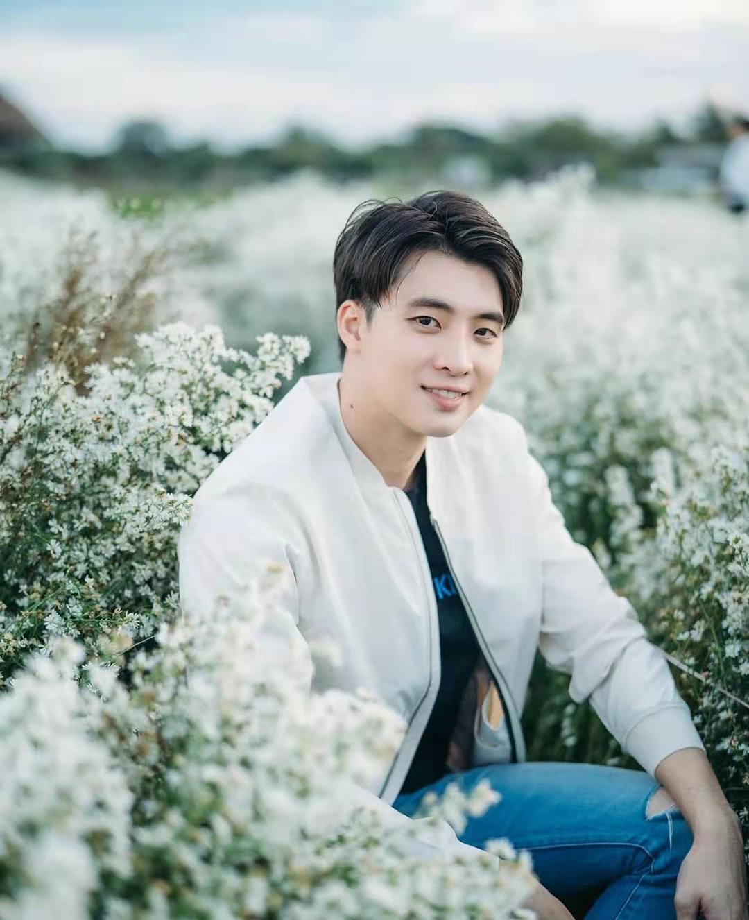 洪天逸个人资料写真作品