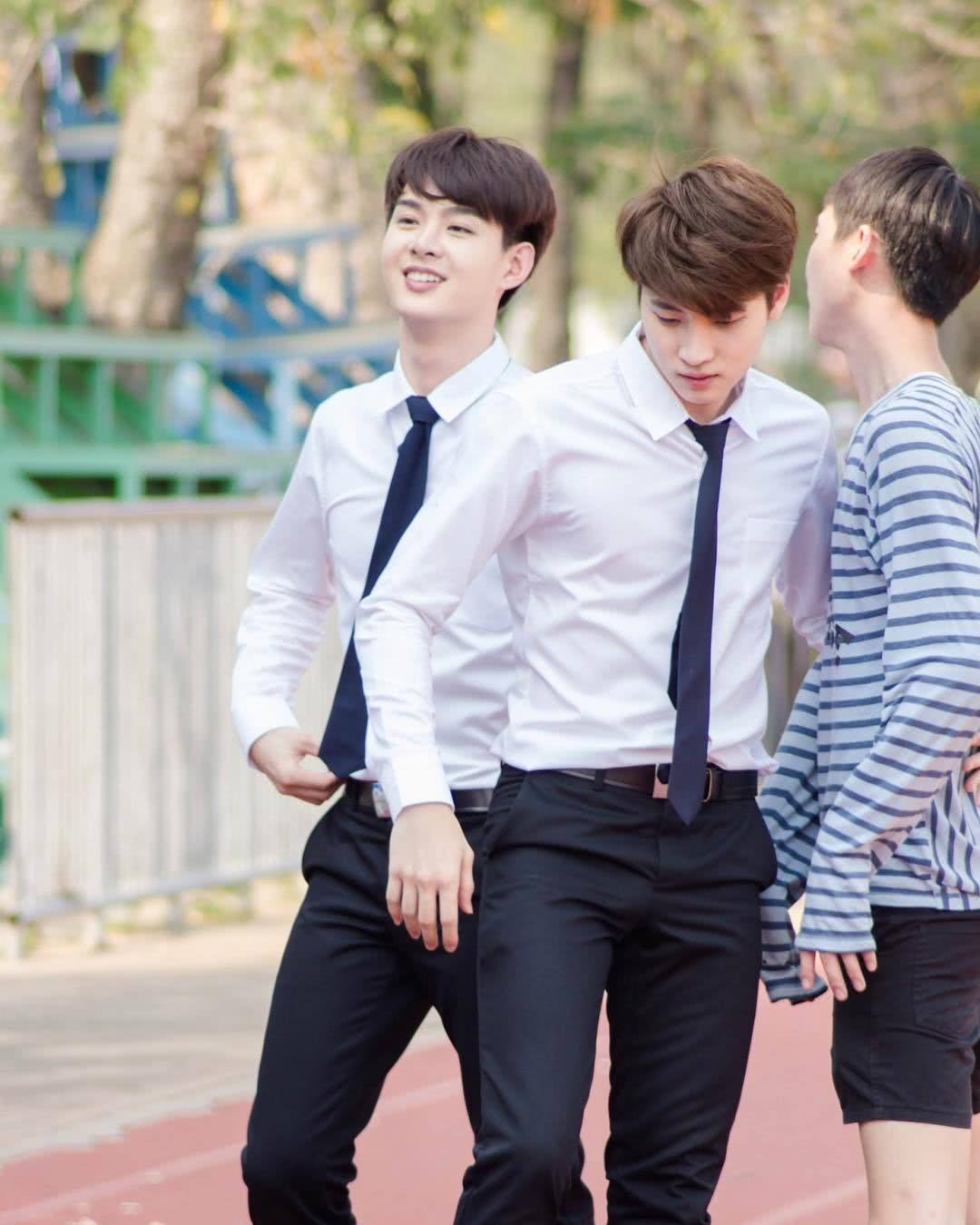 洪天逸个人资料写真作品