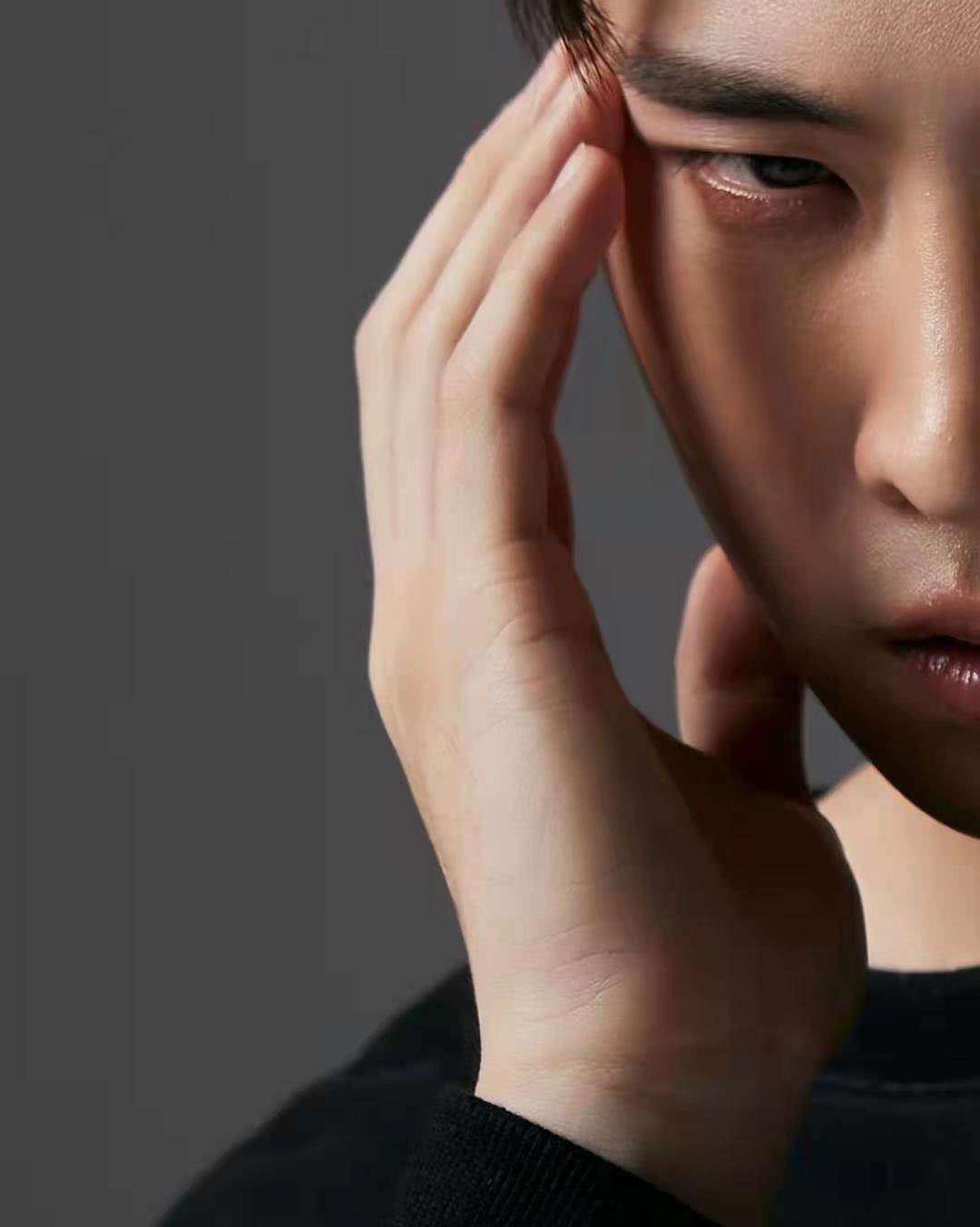 洪天逸个人资料写真作品