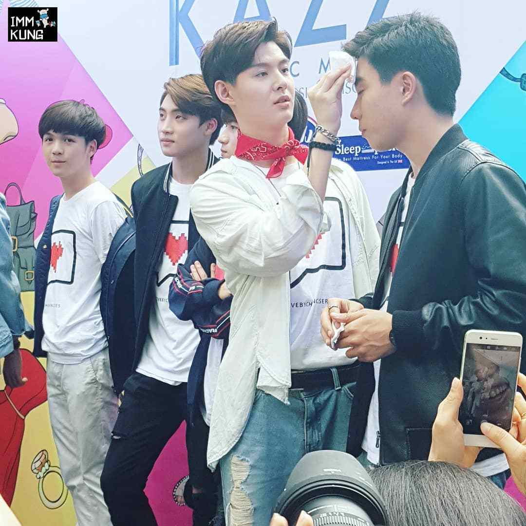 洪天逸个人资料写真作品