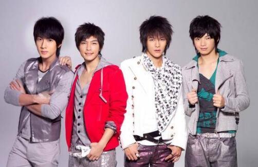 汪东城打掉炎亚纶话筒怎么回事 两个人为什么关系不好