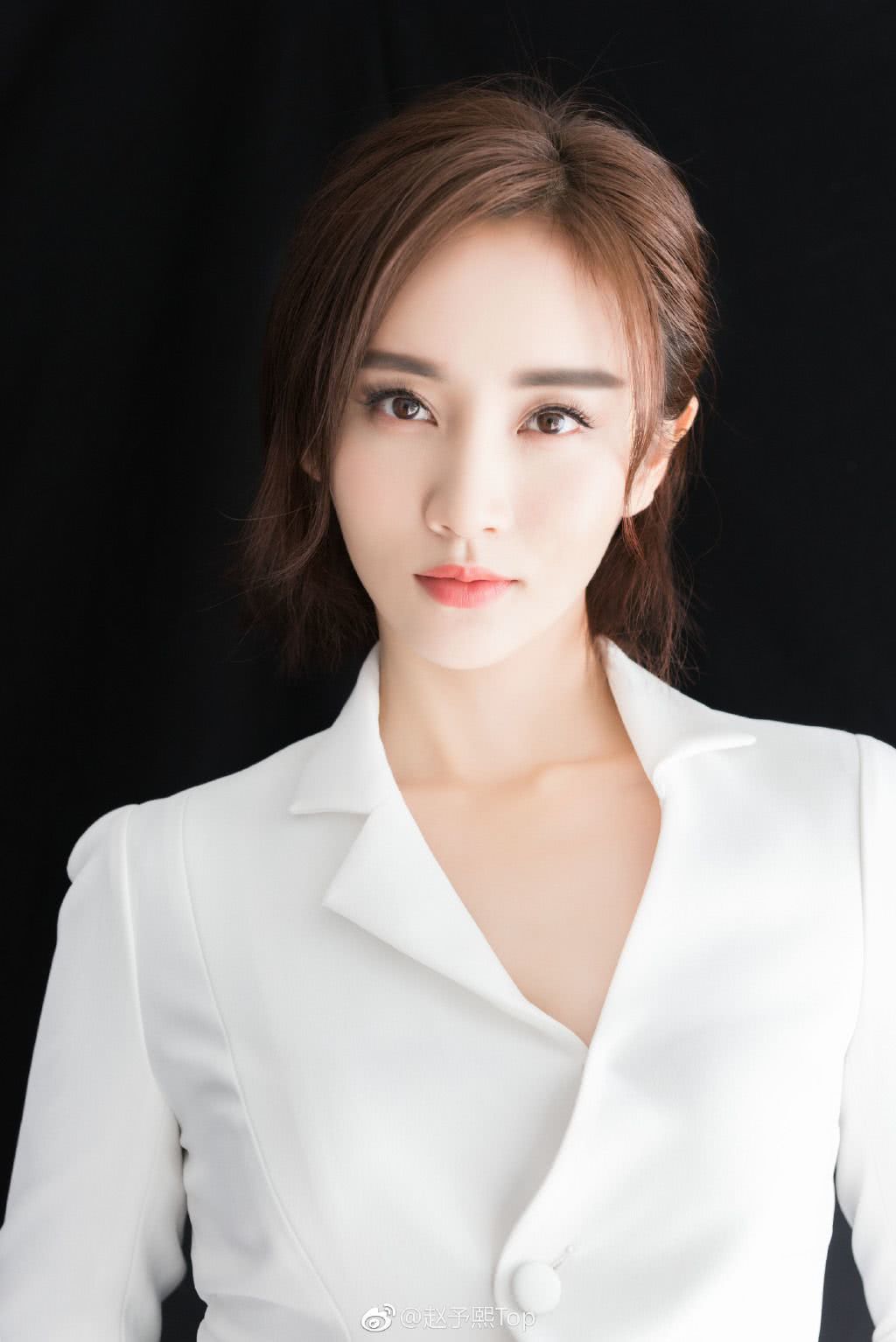 莫熙儿个人资料写真作品