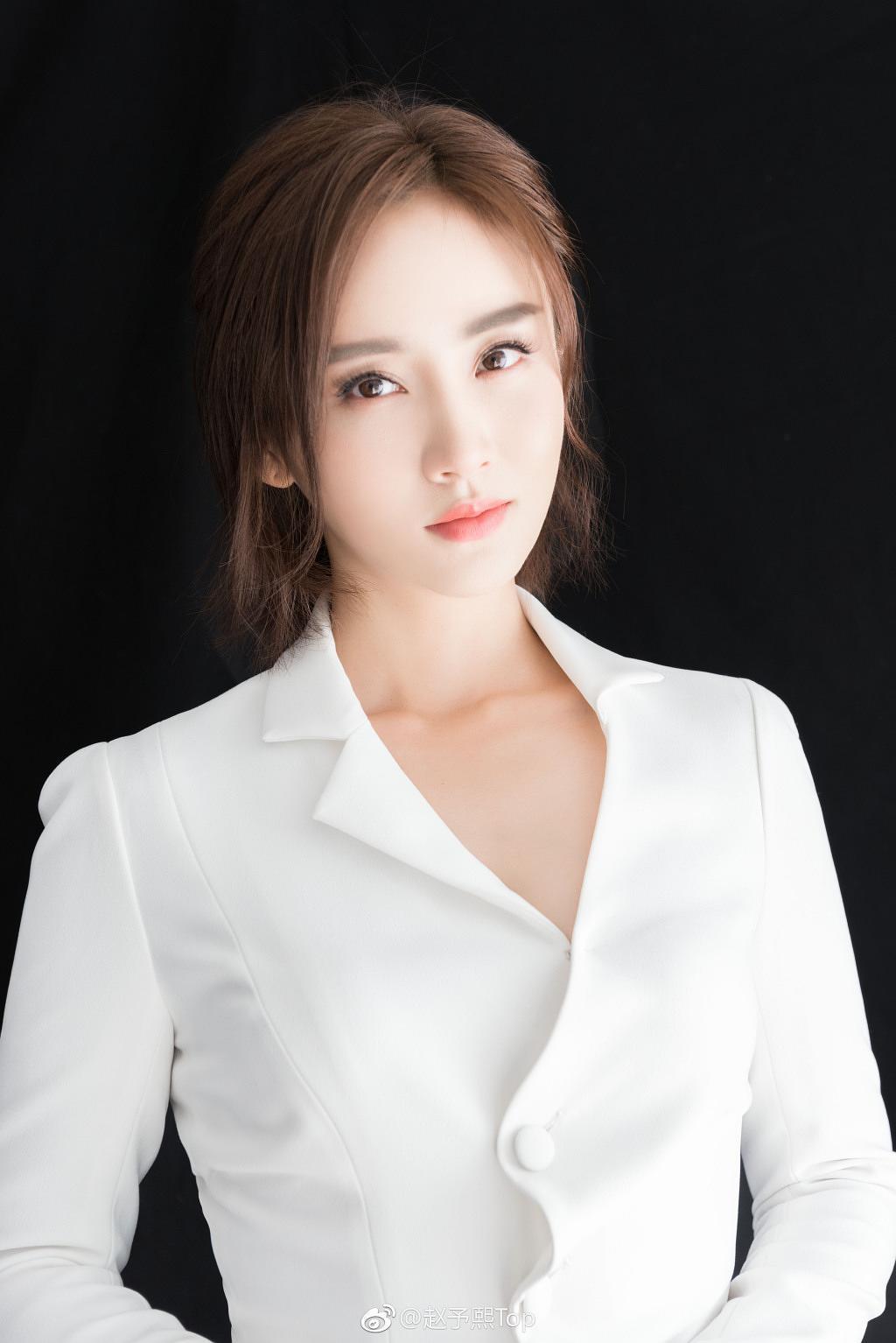 莫熙儿个人资料写真作品