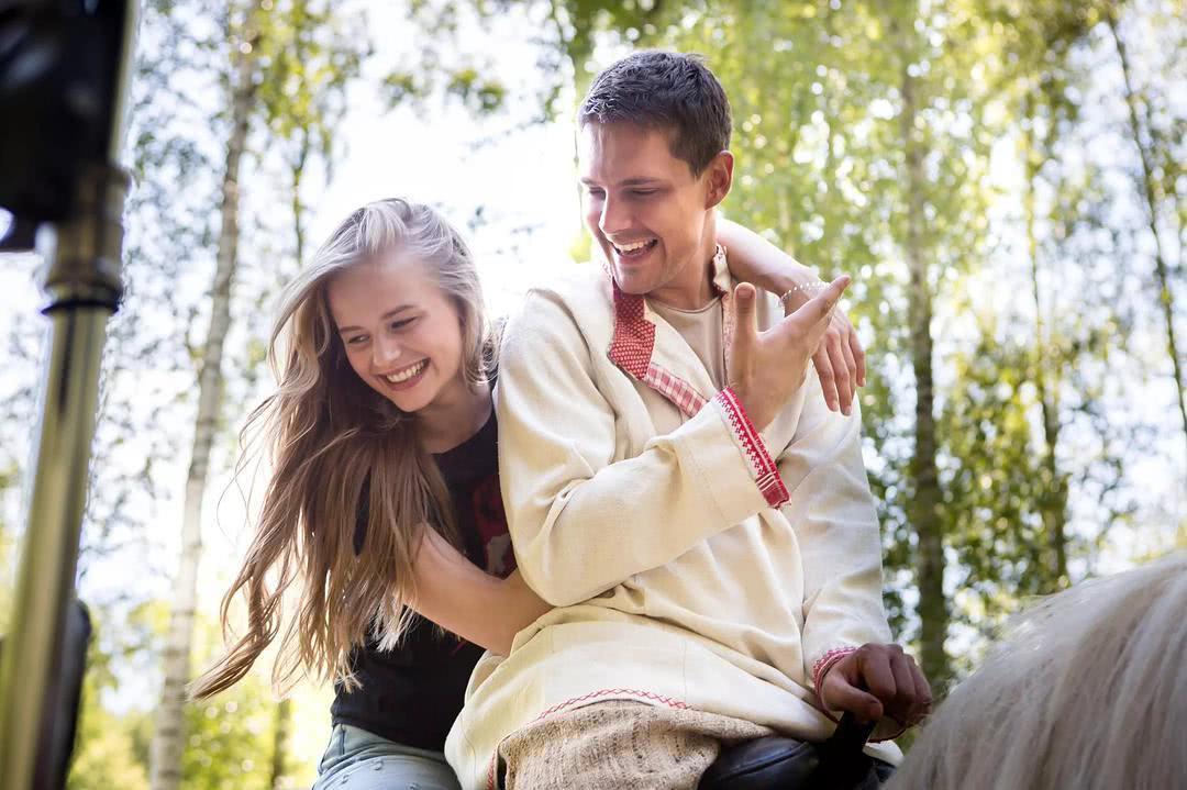 亚历山德拉·伯蒂奇个人资料写真作品