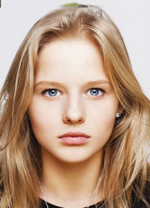 ​亚历山德拉·伯蒂奇个人资料写真作品