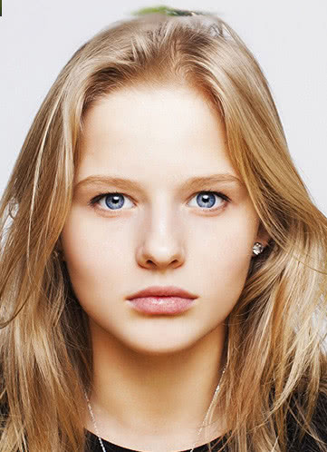 亚历山德拉·伯蒂奇个人资料写真作品