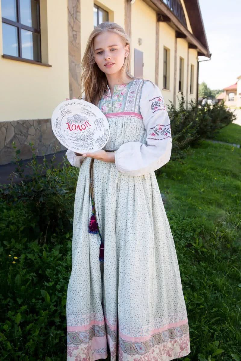 亚历山德拉·伯蒂奇个人资料写真作品