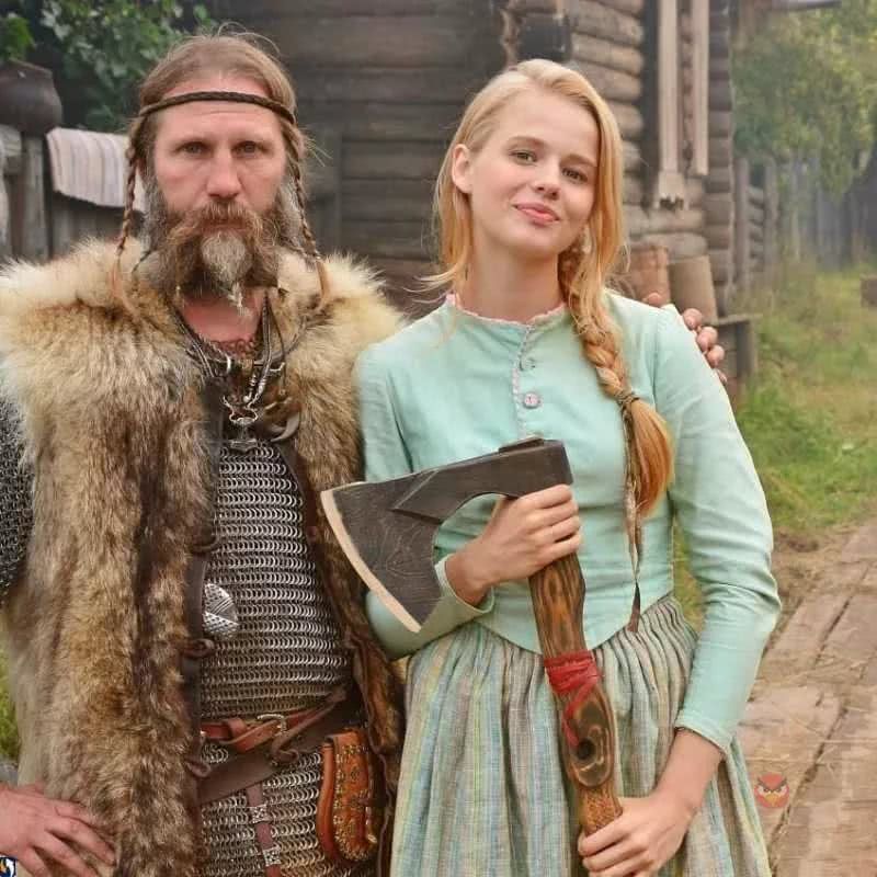 亚历山德拉·伯蒂奇个人资料写真作品