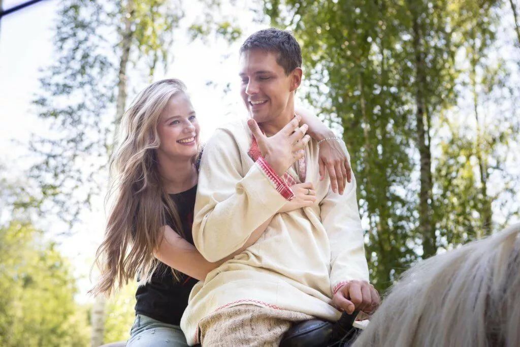 亚历山德拉·伯蒂奇个人资料写真作品