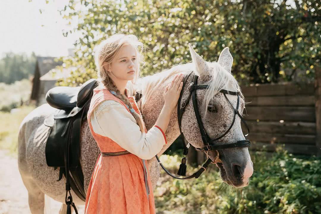 亚历山德拉·伯蒂奇个人资料写真作品