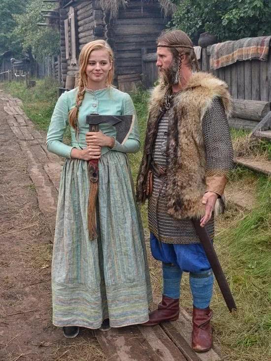 亚历山德拉·伯蒂奇个人资料写真作品