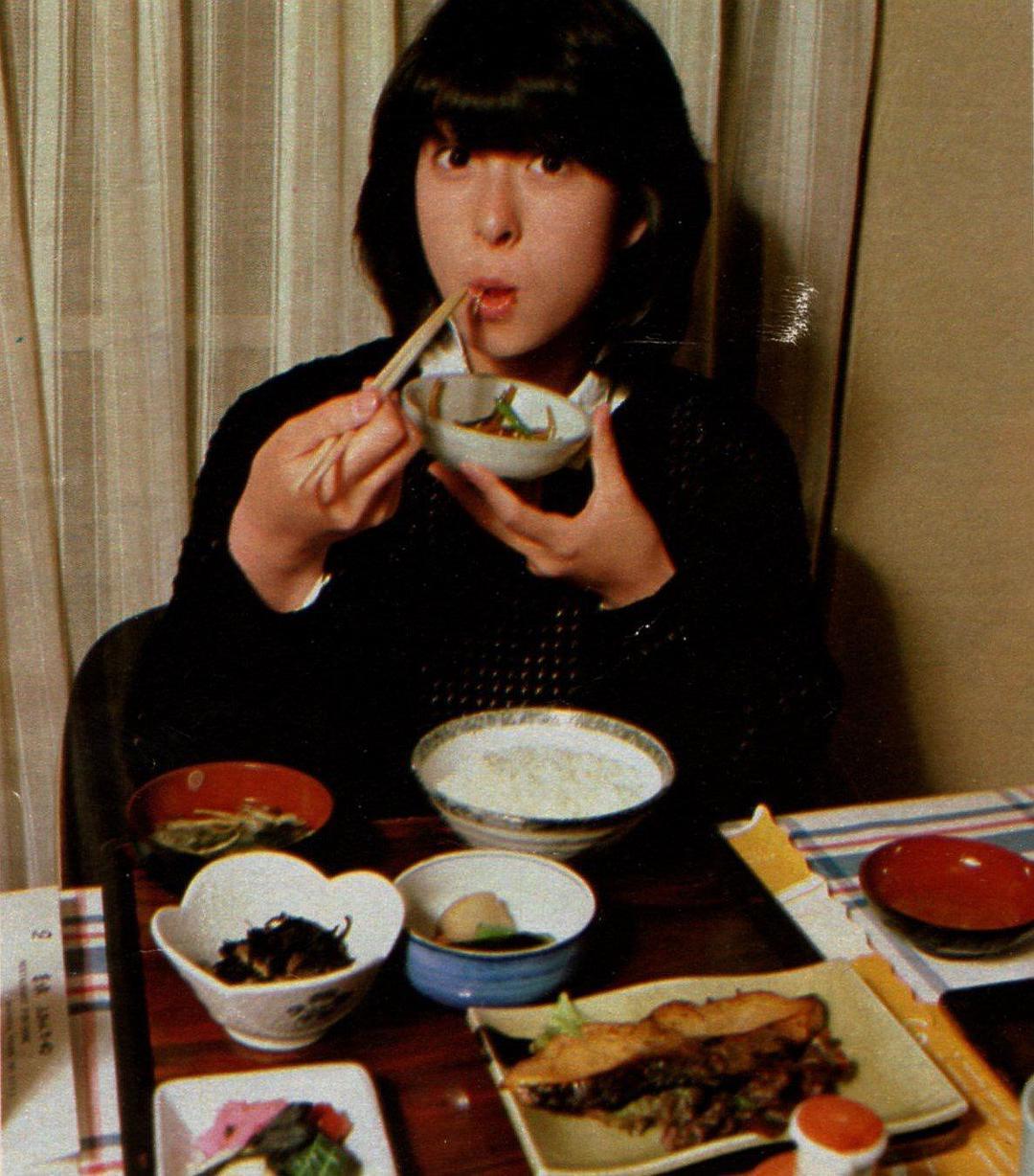 河合奈保子个人资料写真作品