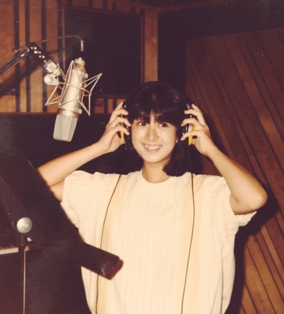 河合奈保子个人资料写真作品