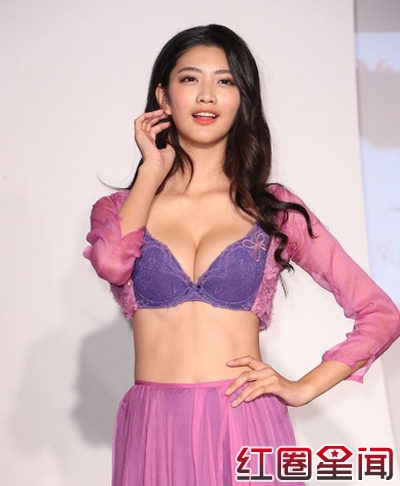 台湾超模吴宜桦被老外跟踪 其透视内衣照曝光揭个人资料