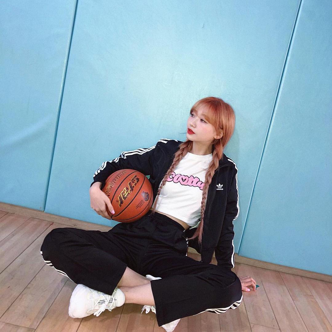 柳洙正个人资料写真作品