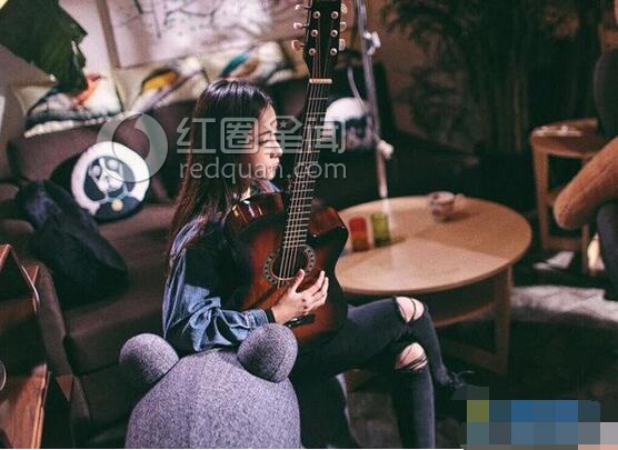 姜梓新有男友么 姜梓新低胸装外泄