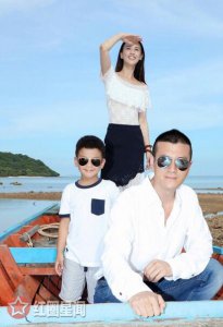 ​独家揭秘黄圣依与杨子怎么认识黄圣依首晒一家四口全家福