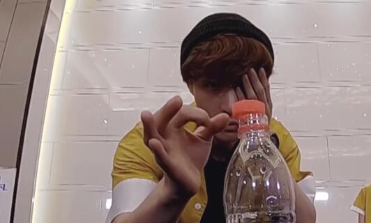 极限挑战弹瓶盖挑战游戏规则 是时候考验你的平衡力了