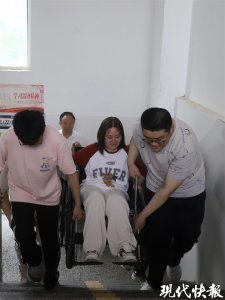 ​宿迁脑瘫女孩高考成绩超一本线 32 分：校长每次见到我都会说“你真棒”