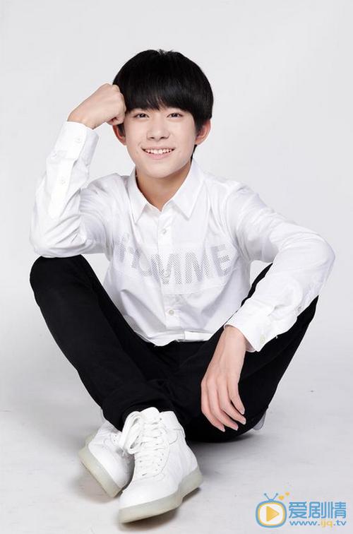 易烊千玺个人资料简介(演员易烊千玺个人资料简介)