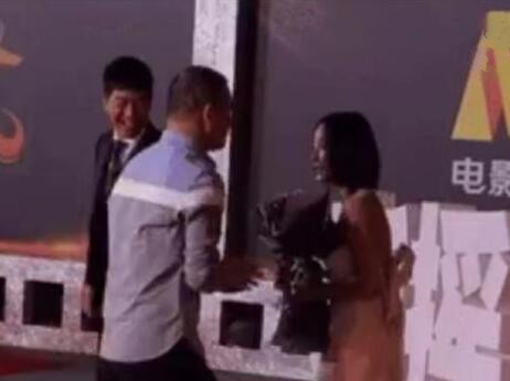 王珞丹红毯被求婚太尴尬 保安全程消失多亏工作人员解救