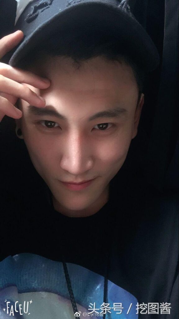 变形记李锦鉴下期什么时候播_坏小子李锦鉴成为了明星