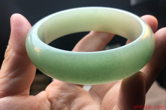 佘太翠手镯有什么功效