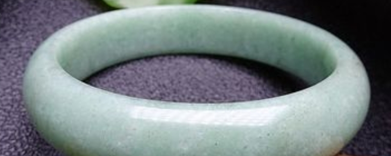 东陵玉能越戴越透亮吗（东陵玉手镯可以戴透吗）