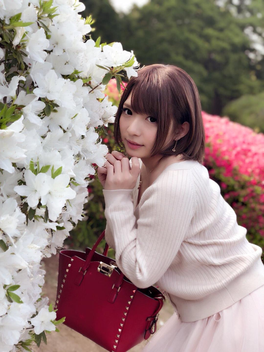 成海丽个人资料写真作品