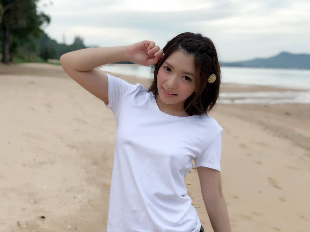 成海丽个人资料写真作品