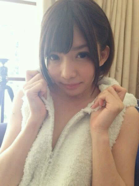 成海丽个人资料写真作品